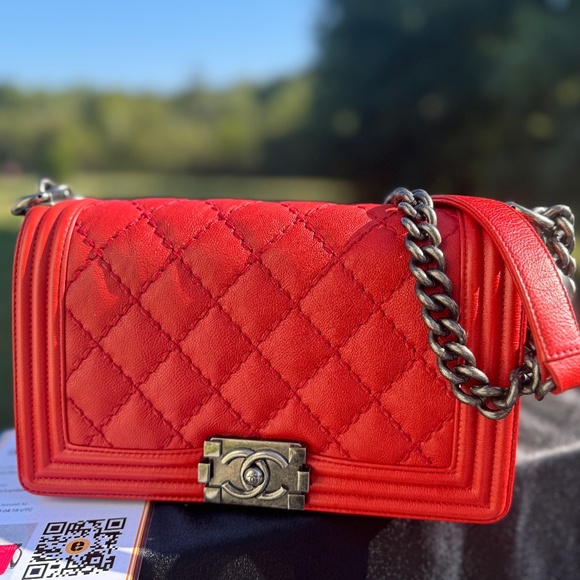 Chanel Medium Boy Bag – Fiery Red Caviar Leather with Ruthenium Hardware - Picture 1 of 10